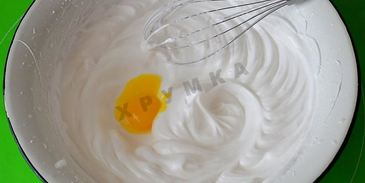 торт клубничный поцелуй