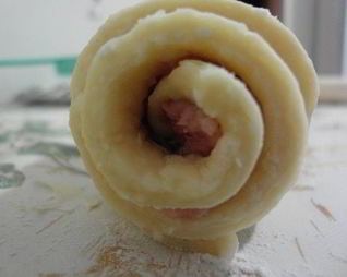 Творожные рулетики-улитки с мясом