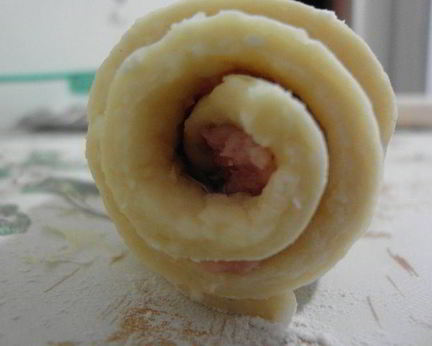 Творожные рулетики-улитки с мясом