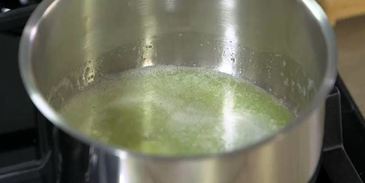 малиновые вафли с фисташками и медом