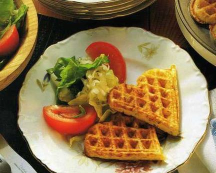 Сырные вафли с салатом