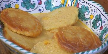 вафли из бриоши с клубникой и земляникой