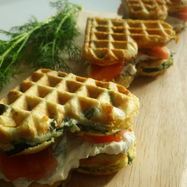 Рецепт Вафель со шпинатом, сыром и семгой