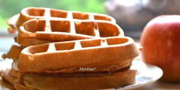 яблочные вафли с корицей