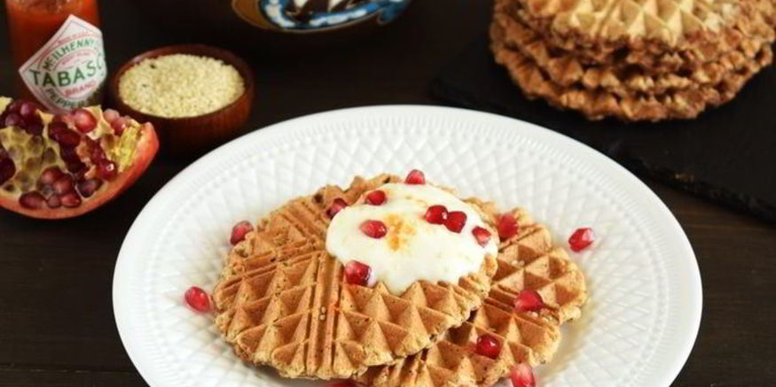 Рецепт закусочных вафель с аджикой