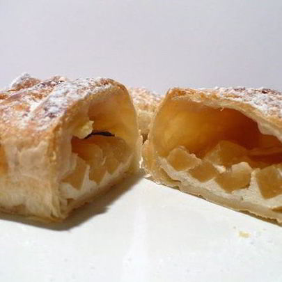 Яблочные слойки с творогом