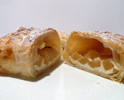 Яблочные слойки с творогом