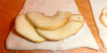 яблочные слойки в лимонадной карамели