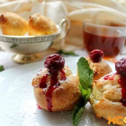 Домашние профитроли с начинкой из вишен