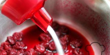 домашние профитроли с начинкой из вишен