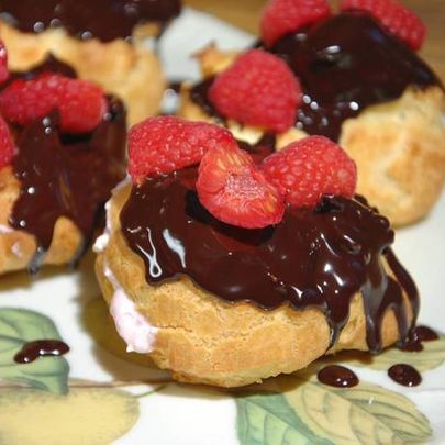 Малиновые эклеры