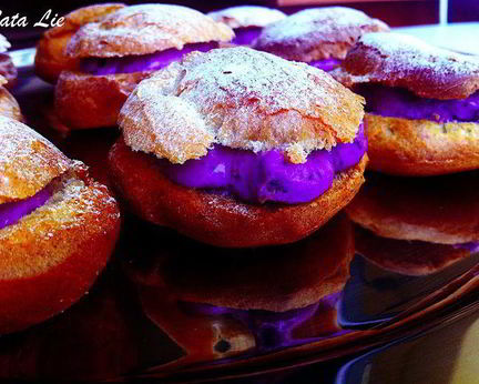 Профитроли с черничным кремом