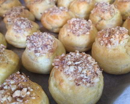 Профитроли с кремом из вареной сгущенки