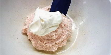 профитроли с пармезаном и муссом из крабового мяса