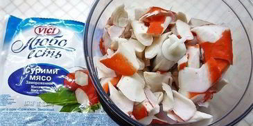 профитроли с пармезаном и муссом из крабового мяса