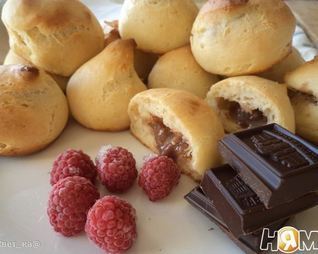 Профитроли с шоколадно-ореховым кремом