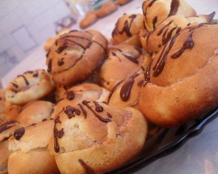 Профитроли с шоколадным кремом