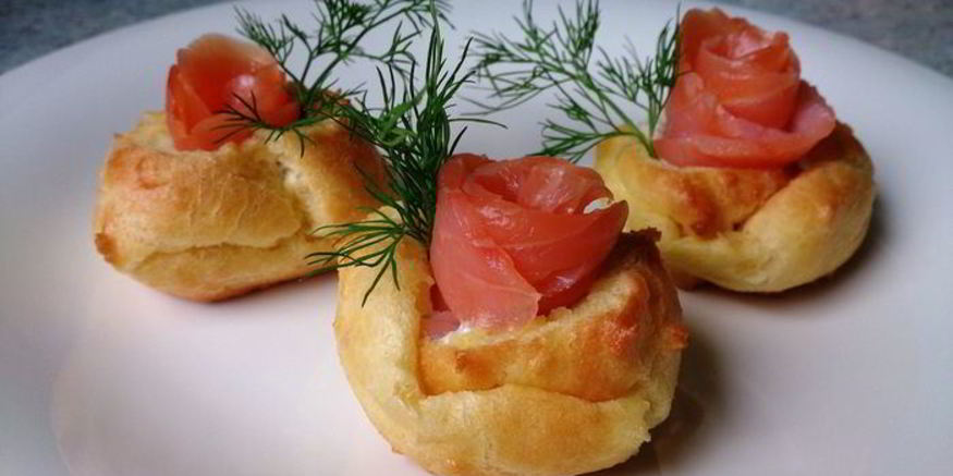 Рецепт профитролей с творожным сыром и семгой