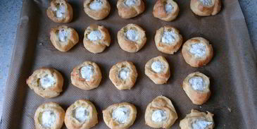 профитроли с творожным сыром и семгой