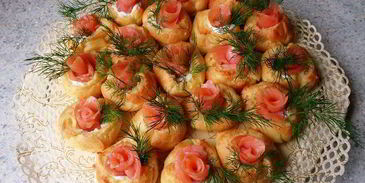 профитроли с творожным сыром и семгой