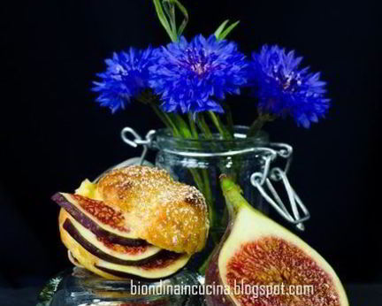 Профитроли с заварным кокосовым кремом и инжиром