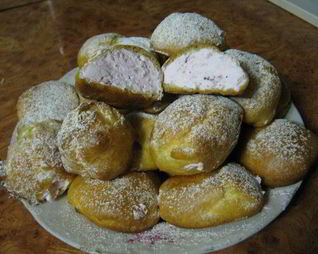 Эклеры с клубнично-сливочным кремом