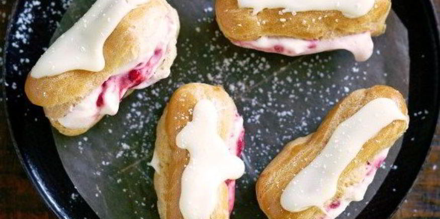 Рецепт эклеров с малиновым кремом и белым шоколадом