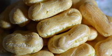 эклеры со сливочно-шоколадным кремом