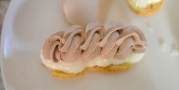 эклеры со сливочно-шоколадным кремом