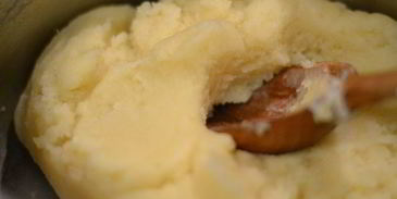 эклеры со сливочно-шоколадным кремом