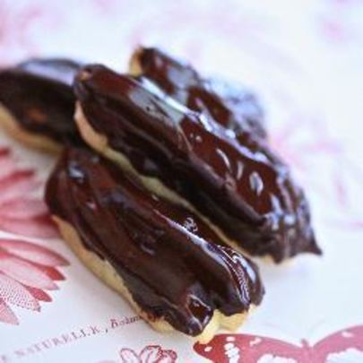 Эклеры со взбитыми сливками