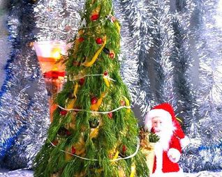 Закусочный торт Новогодняя елка из профитролей и сливочного крем-мусса с семгой