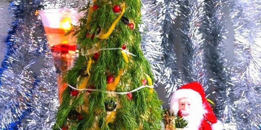 Рецепт закусочного торта новогодняя елка из профитролей и сливочного крем-мусса с семгой