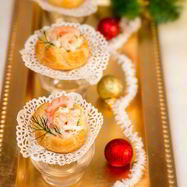 Рецепт Закусочных профитролей с салатом из креветок и крабовых палочек