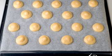 закусочные профитроли с салатом из креветок и крабовых палочек