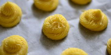 закусочные профитроли со сливочно-лососевым крем-муссом