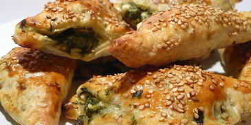 закусочные слойки с фетой и шпинатом