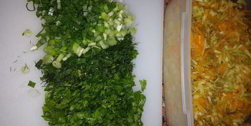 кабачково-тыквенная запеканка с зеленью и овсяными хлопьями