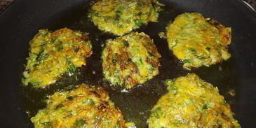 кабачково-тыквенная запеканка с зеленью и овсяными хлопьями