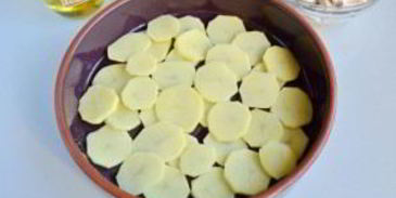 картофельная запеканка с грибами и чесноком