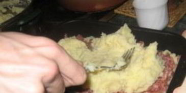 картофельная запеканка с сырым фаршем