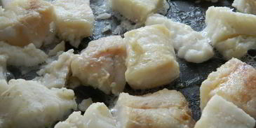 картофельная запеканка с треской и креветками