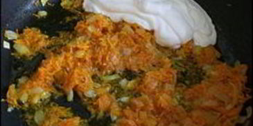 рисовая запеканка с сосисками и брынзой