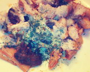 Свиная запеканка с пенне, с хлебной корочкой и сыром моцарелла