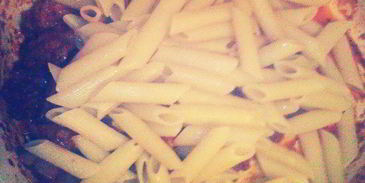 свиная запеканка с пенне, с хлебной корочкой и сыром моцарелла