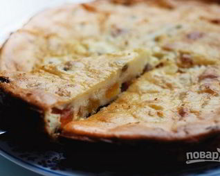 Творожная запеканка с курагой и изюмом