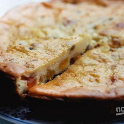 Творожная запеканка с курагой и изюмом