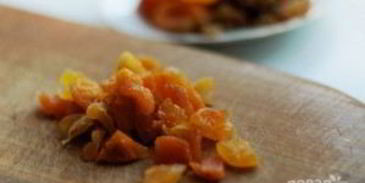 творожная запеканка с курагой и изюмом