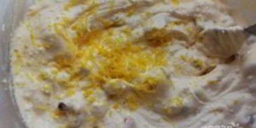 творожная запеканка с курагой и изюмом