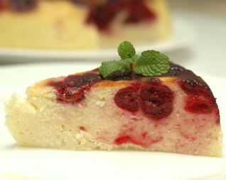 Творожная запеканка с вишней в мультиварке